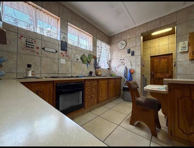3 BEDROOM HOUSE FOR SALE IN VANDERBIJLPARK CW 5